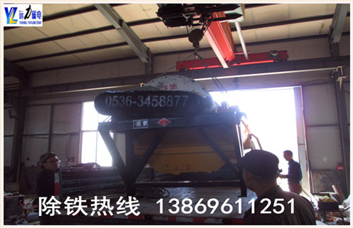 2.雷速网页版专业生产各种设备 干式磁选机,湿式磁选机,赤铁矿磁选机,褐铁矿磁选机,镜铁矿磁选机,锰矿磁选机等.拥有精良的加工设备,雄厚的科研力量,先进的工艺编排和现代化的管理,是磁选机设备定点生产企业.我们为客户提供优质的售前技术服务,认真介绍各种设备的技术特点.要求及用途,为客户提供详尽的设备配置和合理的报价,在保证质量的前提下尽量降低客户的投资成本.我厂有各类小型磁选机试验设备,可为用户免费做选矿试验.